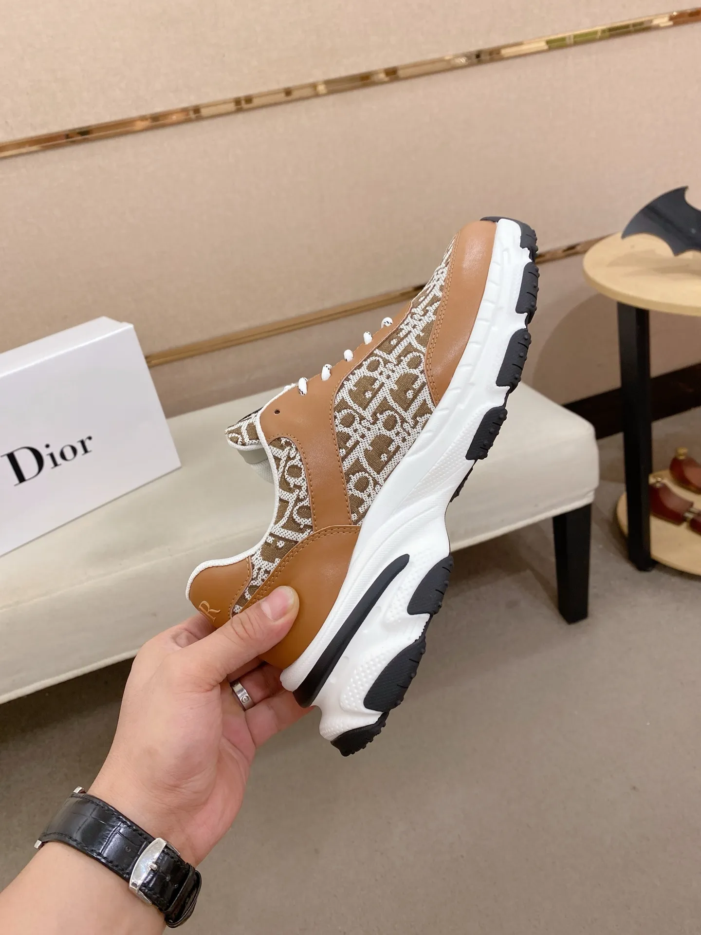 Men's clothing and shoes 442💰🇮🇹🇮🇹Dior d The new model is on sale at the same time at the counter. The upper 🇮🇹 is imported Italian first-layer cowhide, and the lining is fully imported sheepskin 💪💪. It is a complete 1⃣️ to 1⃣️ replica 🇮🇹💪💪, ⚠ Sole: The original sole is specially provided by the original factory. The exclusive movable molded sole is super comfortable. ⚠Original factory single goods, 🔍🔍high quality, you can enter and leave the counter at will, welcome to compare⚠. Code number: 38-44. Can be customized for 45 non-refundable.